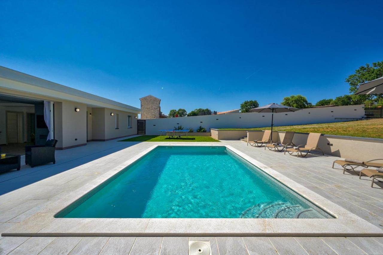 Monte Vernal Villa *